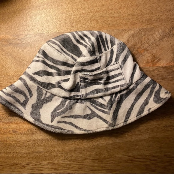 Lack Of Color Zebra Wave Bucket Hat - Picture 3 of 5